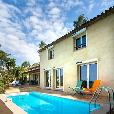 Вилла In Near & Pool, Cleaning Included *