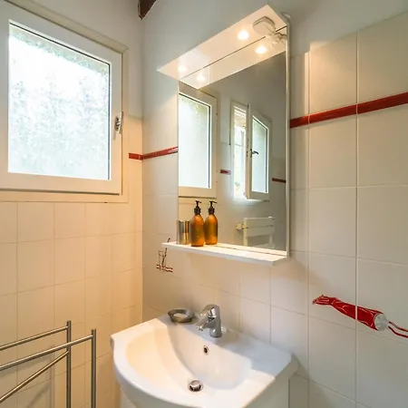 Вилла In Near & Pool, Cleaning Included *
