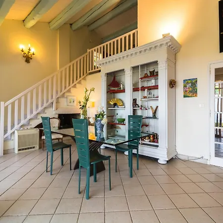 Вилла In Near & Pool, Cleaning Included *